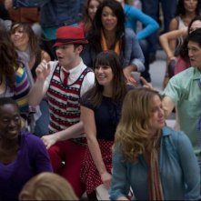 Ashley Fink, Chris Colfer, Harry Shum e Lea Michele nell'episodio Born This Way di Glee
