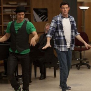 Cory Monteith ed Harry Shum jr nell'episodio Born This Way di Glee