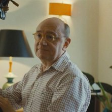 Michel Blanc è tra gli interpreti del dramedy Et soudain tout le monde me manque