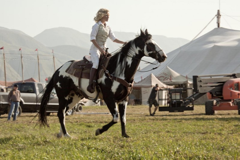 Reese Witherspoon In Sella Ad Un Cavallo Nel Film Come L Acqua Per Gli Elefanti 200626