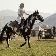 Reese Witherspoon in sella ad un cavallo nel film Come l'acqua per gli elefanti
