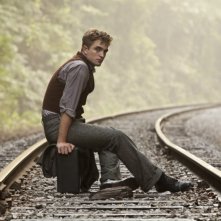 Robert Pattinson nel film Come l'acqua per gli elefanti, nel quale interpreta il ruolo di Jacob