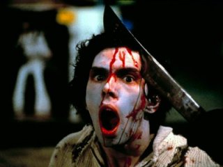Una scena splatter di Zombi