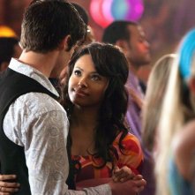 Bonnie (Katerina Graham) danza con Jeremy (Steven R. McQueen) nell'episodio The Last Dance di Vampire Diaries