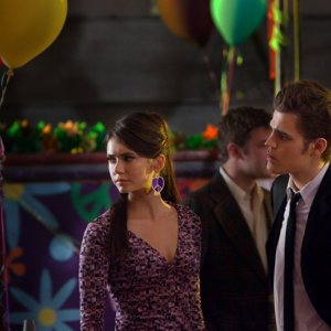Elena (Nina Dobrev) e Stefan (Paul Wesley) al ballo nell'episodio The Last Dance di Vampire Diaries