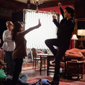 Katerina Graham e Ian Somerhalder provano una scena sul set dell'episodio The Last Dance di Vampire Diaries