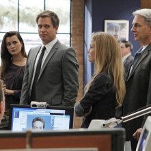 Michael Weatherly, Cote de Pablo, Mark Harmon e Sarah Jane Morris nell'episodio Two Faced di NCIS