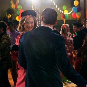 Zach Roerig e Candice Accola durante il ballo anni '60 nell'episodio The Last Dance di Vampire Diaries