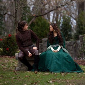 Elijah (Daniel Gillies) conversa con Katherine (Nina Dobrev) nell'episodio Klaus di Vampire Diaries