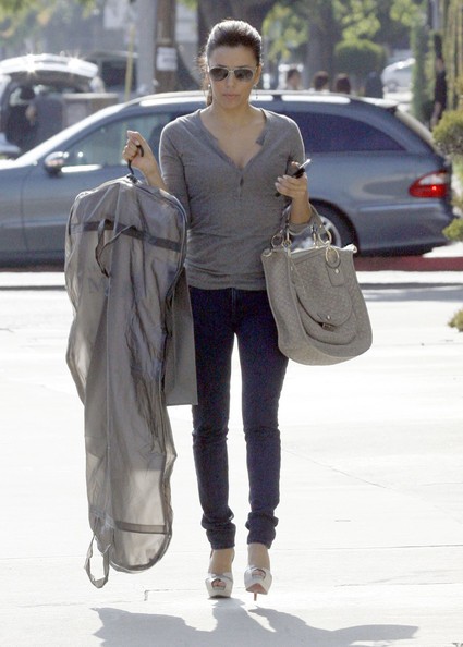 Eva Longoria Riprende Qualche Vestito Dalla Lavanderia In West Hollywood 201053