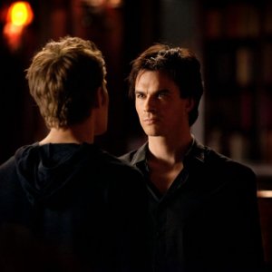 I fratelli Salvatore (Paul Wesley e Ian Somerhalder) nell'episodio Klaus di Vampire Diaries