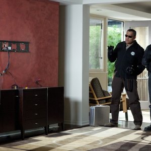 Nick (George Eads) e Langston (Laurence Fishburne) nell'episodio Hitting for the Cycle di CSI: Scena del crimine