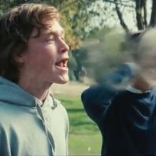 Banshee mentre prova i suoi poteri in X-Men: l'inizio