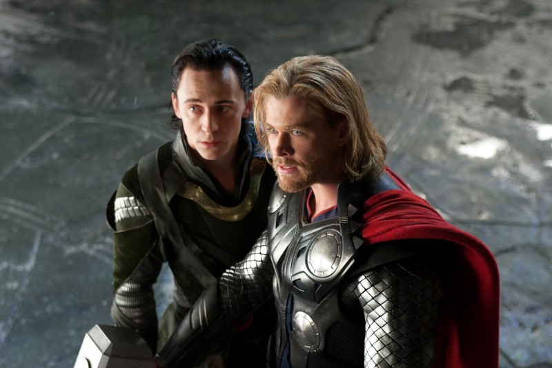 Chris Hemsworth e Tom Hiddleston nel film Thor