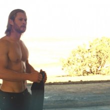 Il Muscoloso Chris Hemsworth In Una Sequenza Del Film Thor Di K Branagh 201125
