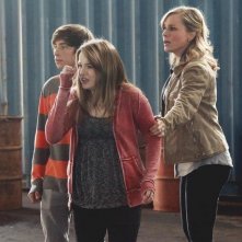 Jimmy Bennett, Kay Panabaker e Julie Benz nell'episodio No Ordinary Beginning della serie No Ordinary Family