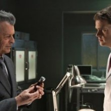 John Noble e Ryan McDonald nell'episodio 6:02 AM EST di Fringe