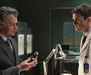 John Noble e Ryan McDonald nell'episodio 6:02 AM EST di Fringe