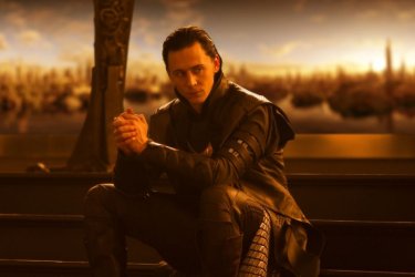 Tom Hiddleston in una sequenza del film Thor, di Kenneth Branagh