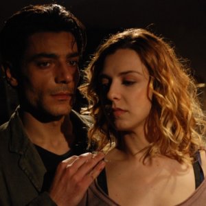 Giuseppe Zeno in una scena del dramma Il sesso aggiunto accanto a Myriam Catania