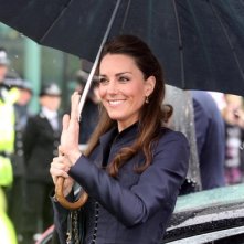 Kate Middleton, elegantissima come sempre, sotto la pioggia
