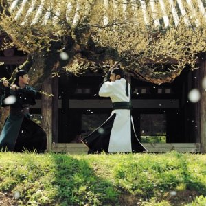 Una scena d'azione del film The Showdown