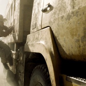 Una scena del film Wind Blast