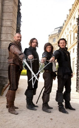 Ecco la prima immagine dei quattro moschettieri del Re. Da sinistra Ray Stevenson, Matthew Macfadyen, Logan Lerman e Luke Evans