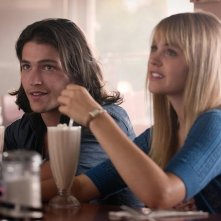 Aimee Teegarden E Thomas Mcdonell In Una Scena Del Film Prom 201566
