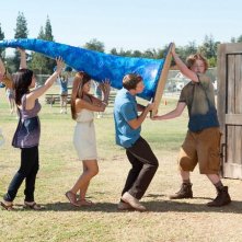 Aimee Teegarden, Janelle Ortiz, Yin Chang, Jonathan Keltz e Joe Adler in una scena del film Prom