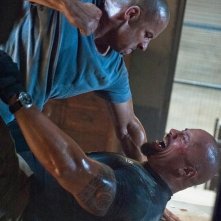 Dwayne Johnson e Vin Diesel in una scena di Fast & Furious 5