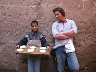 Lo chef Jamie Oliver presenta lo show I viaggi di Jamie