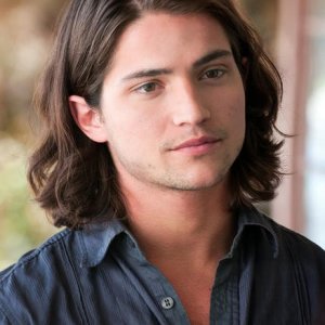Thomas McDonell in una scena del film Prom