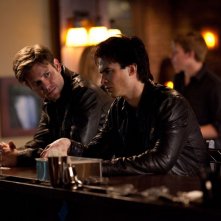 Alaric (Matthew Davis) e Damon (Ian Somerhalder) in una scena dell'episodio The Last Day di Vampire Diaries