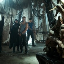 Justin Hartley e Tom Welling al cospetto di un misterioso personaggio nell'episodio Dominion di Smallville