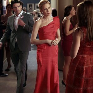 Matthew Settle e Kelly Rutherford nell'episodio Petty in Pink di Gossip Girl