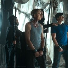 Oliver (Justin Hartley) e Clark (Tom Welling) in trappola nell'episodio Dominion di Smallville