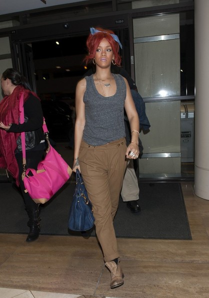 Rihanna Si Prepara A Partire Dall Aeroporto Di Los Angeles 201701