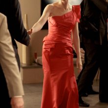 Un'elegante Lily (Kelly Rutherford) nell'episodio Petty in Pink di Gossip Girl