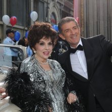 Gina Lollobrigida accanto ad Ezio Greggio sul set di Box Office 3D - il film dei film