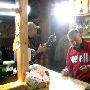 Il regista Papini sul set del film La misura del confine