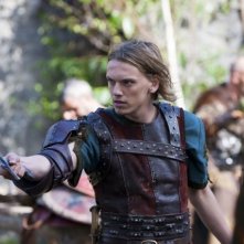 Jamie Campbell Bower in una scena di Camelot