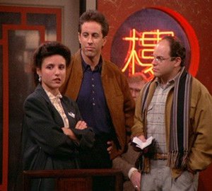 Jerry Seinfeld, Julia Louis-Dreyfus e Jason Alexander in una scena dell'episodio The Chinese Restaurant di Seinfeld