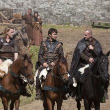 Joseph Fiennes, Peter Mooney e Jamie Campbell Bower in una scena di Camelot