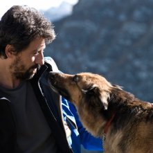 Lorenzo degli Innocenzi con Winnie nel film La misura del confine