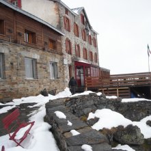 Un'immagine del rifugio vigevano dal film La misura del confine