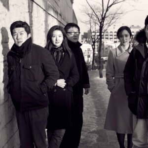 Una sequenza del film The Day He Arrives, del 2011