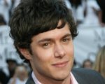 Adam Brody cerca un amico per la fine del mondo