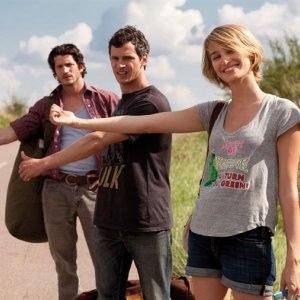 Clément Sibony, Nicolas Giraud e Pauline Lefevre in una scena del film Voir la mer