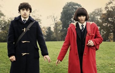 Craig Roberts e Yasmin Paige in un'immagine straniante di Submarine